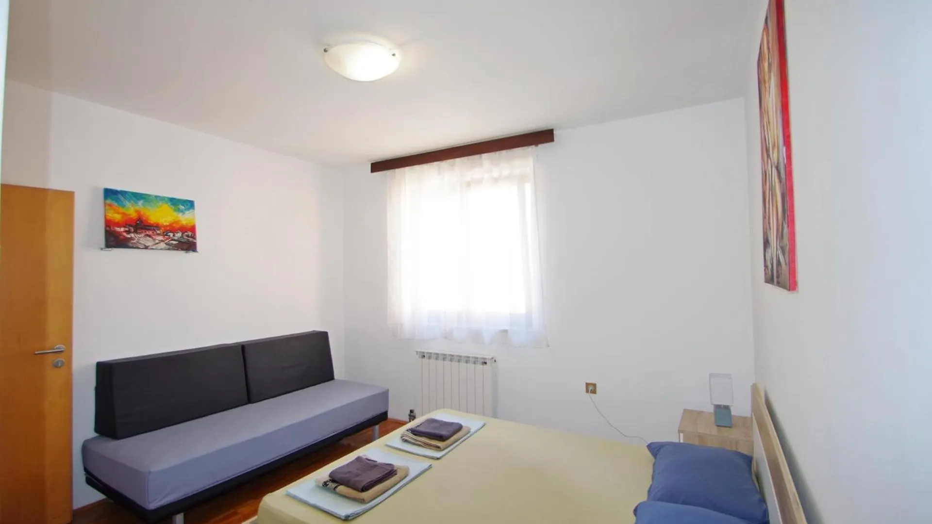 Apartment Leona Pula 0*,